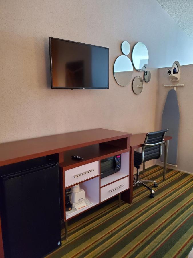 Howard Johnson By Wyndham Phoenix Airport/Downtown Area Экстерьер фото