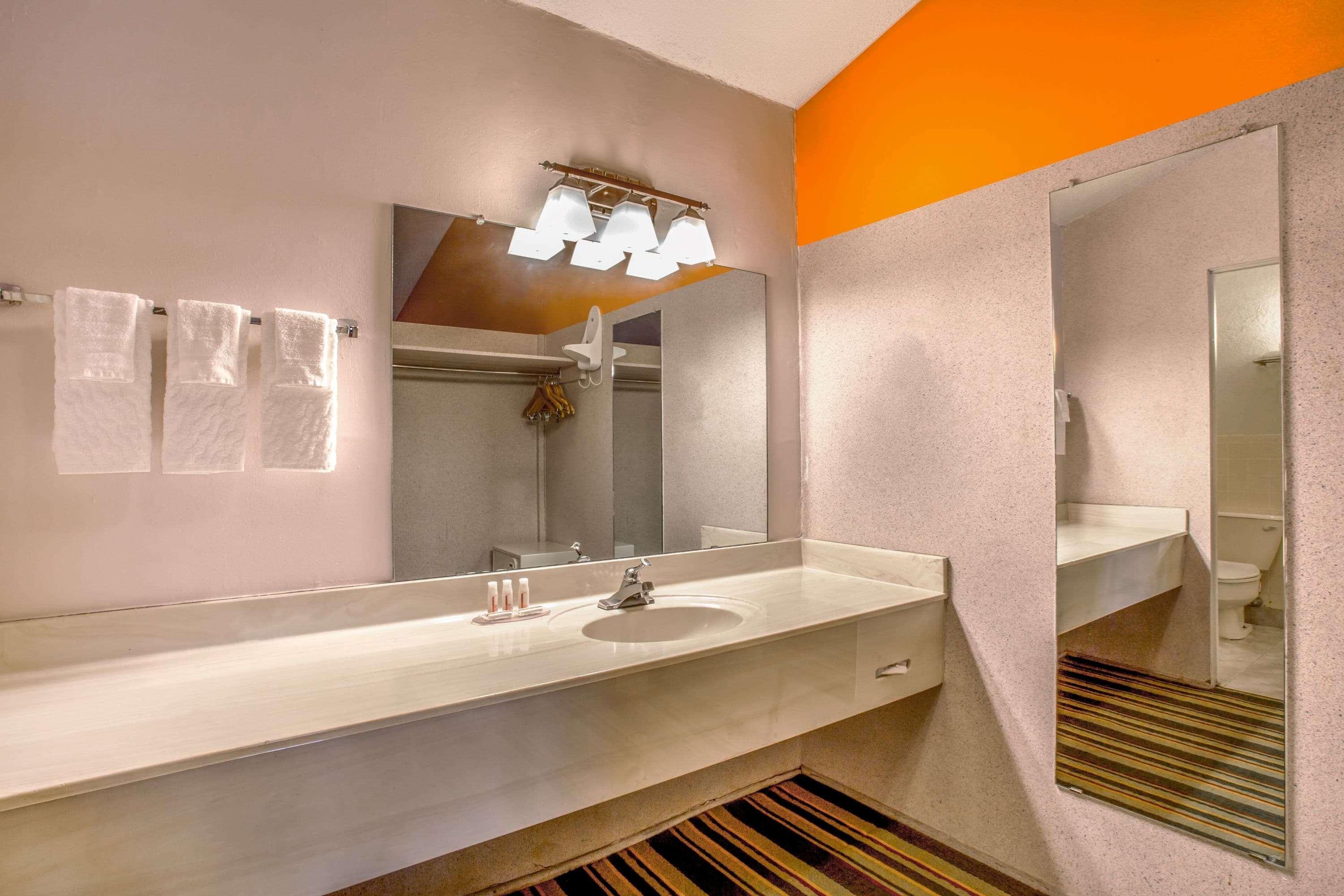 Howard Johnson By Wyndham Phoenix Airport/Downtown Area Экстерьер фото